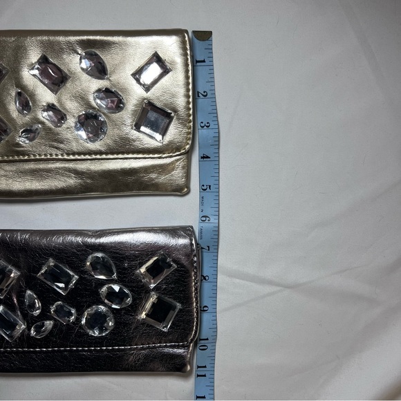 Gold and silver Metallic Crystal gems clutches - Picture 10 of 13